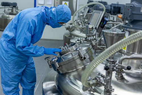 福瑞达生物股份党支部书记 副总经理王伟 见证25年成长,共创 透明工厂 美好未来凤凰网山东 凤凰网